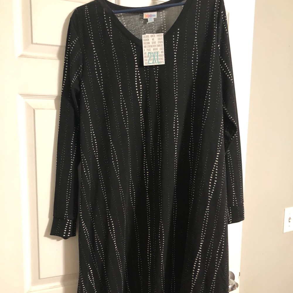 New Lularoe Emily Black and white